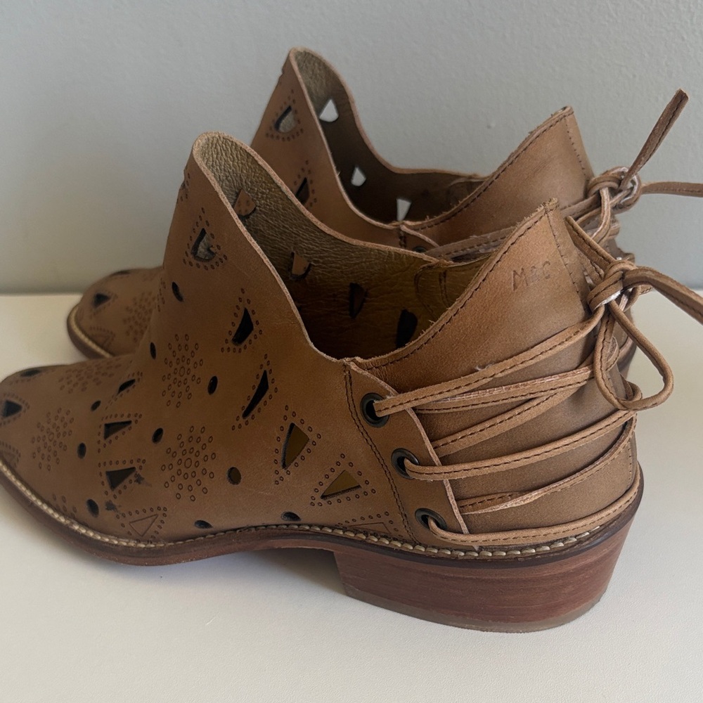 Musse & Cloud Tan Cutout Booties Lace Up Back Leather Size 10 Boho